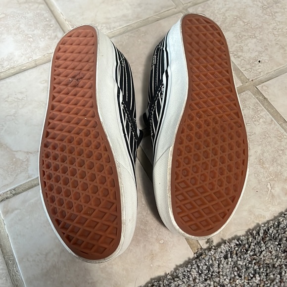 Vans! - Picture 2 of 5